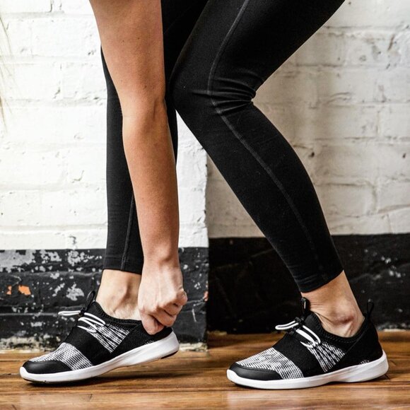 VIONIC Alaina Sneaker Shoe Slip-On, Size 7, Workout & Gym, Black & White - Picture 2 of 7